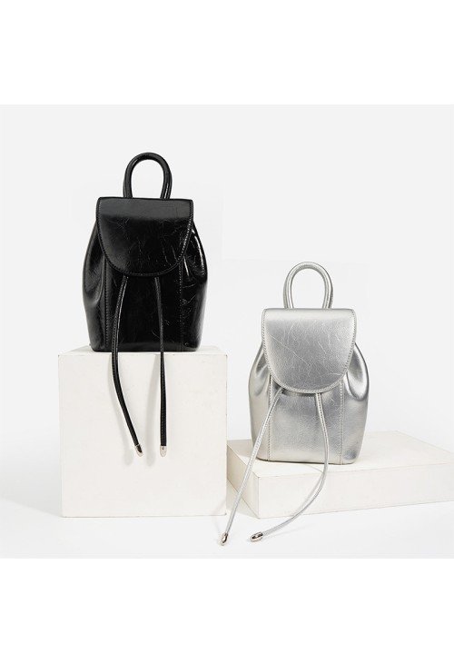Fashionable and versatile leather backpack