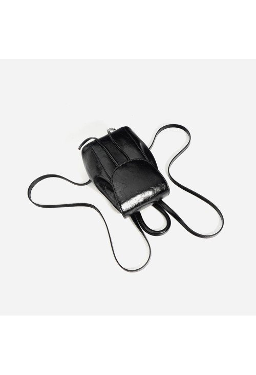 Fashionable and versatile leather backpack