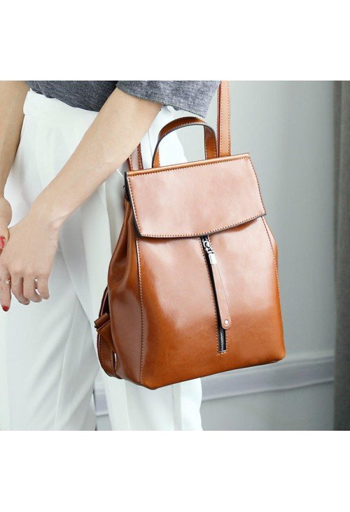 Elegant and comfortable waxed leather backpack